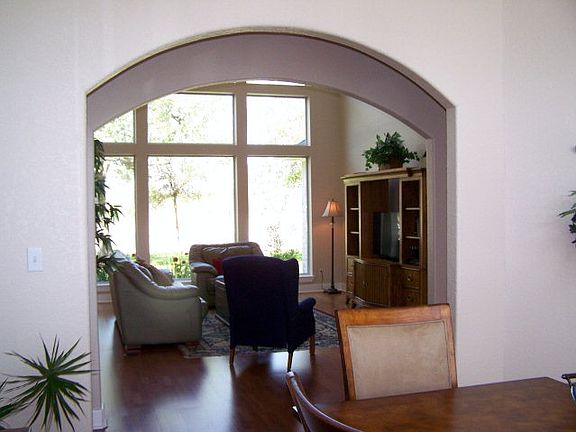 5th image of 353 Glen Oaks Ln