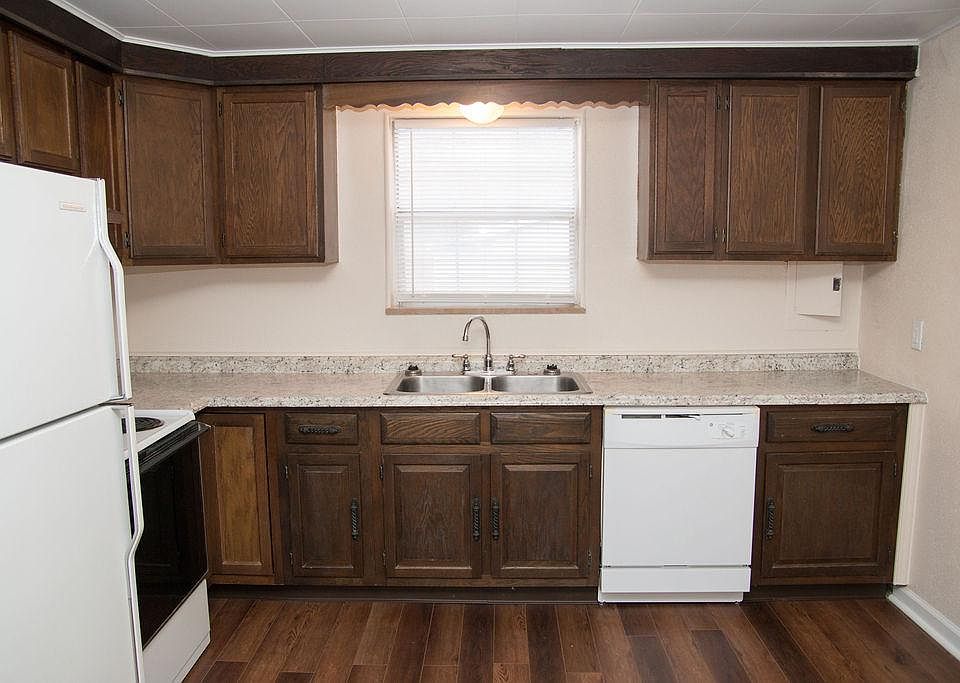 1st image of 802 1/2 Arlington Ct