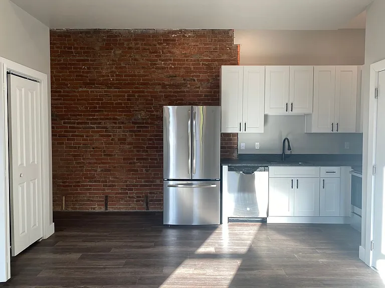 1222 Sheffield Street — Photo 3