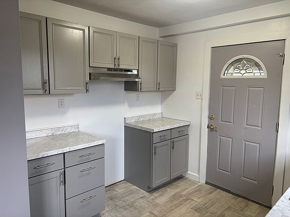 4th image of 23 Ash Rd #4