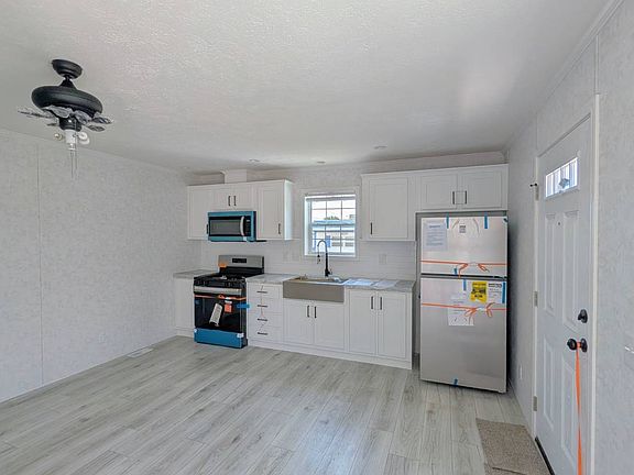 3rd image of 1501 Roosevelt Ave Unit B8