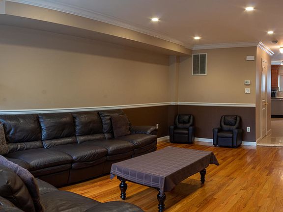 5th image of 17 Peachtree Ln