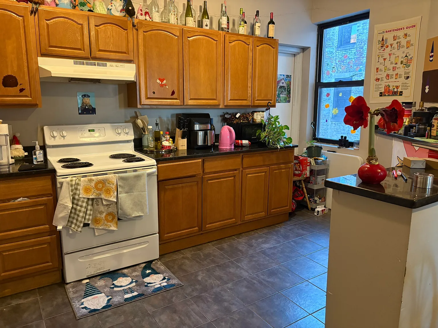 4 bed, 1300 sqft, $4,600 — Photo 2