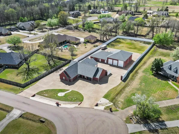 7207 N Richland Dr, Texarkana, TX 75503