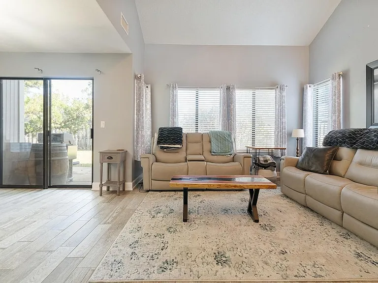 800 Bay Dr #10 — Photo 19