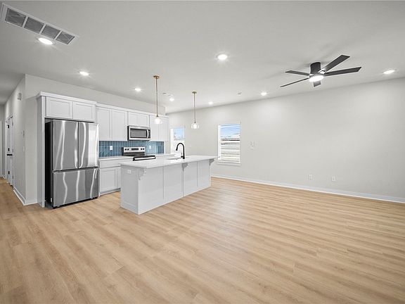 3rd image of 1701 Cuppett Cir