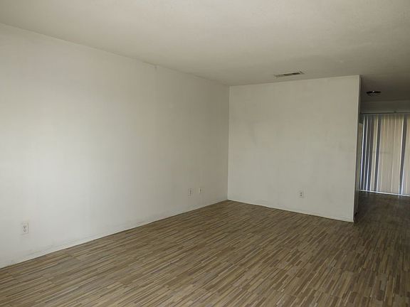 2nd image of 1904 Cedarhill Dr #D