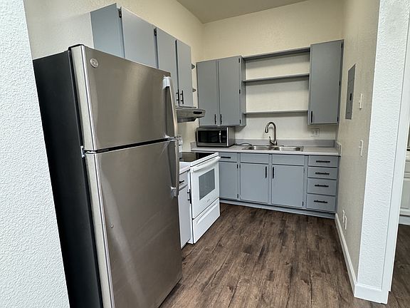 3rd image of 520 6th Ave #D