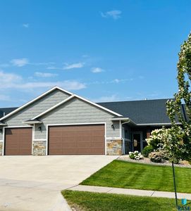 113 N Pine Lake Dr, Sioux Falls, SD, 57110