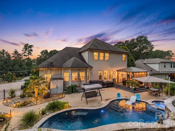 317 Holdsworth Dr, Mount Holly, NC 28120