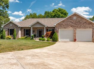 8434 N Meadowview Rd, Effingham, IL 62401