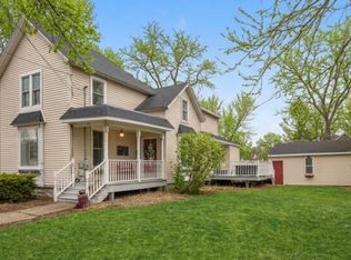 121 S Walkup Ave, Crystal Lake, IL 60014
