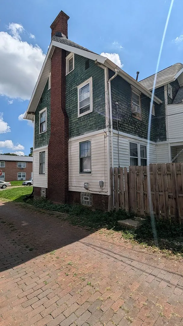 Charming 2 Bed, 1 Bath Apartment in the Heart of Canton — Photo 3