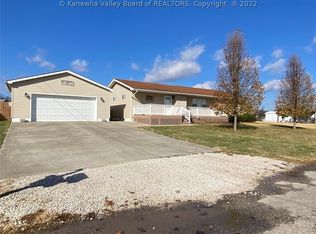 2460 Beech St, Hurricane, WV 25526