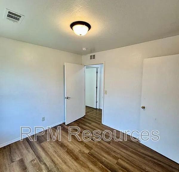 7404 Park Meadow Dr — Photo 16