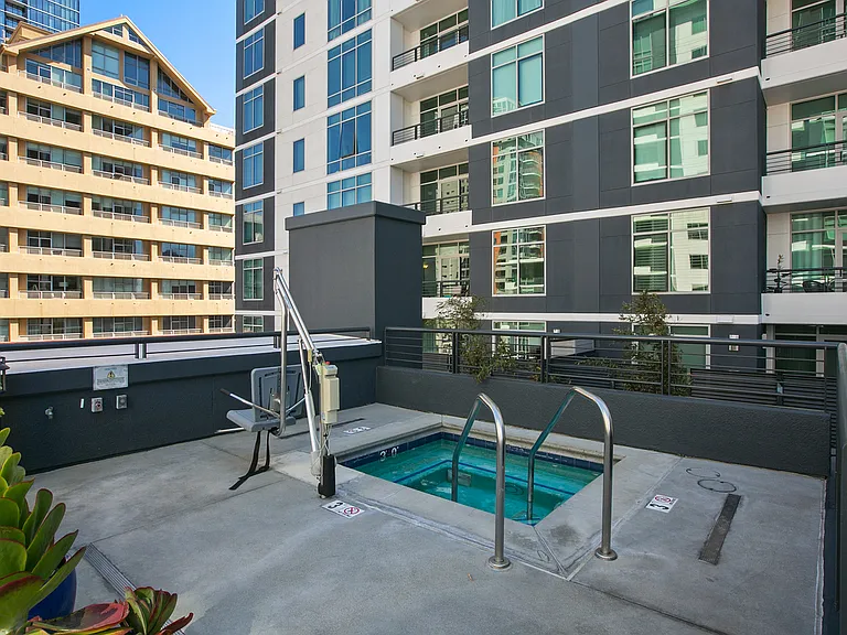 425 W Beech St #526 — Photo 29