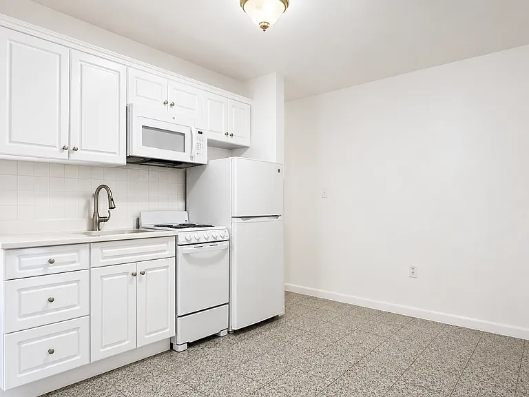 312 W 15th St #6 — Photo 3