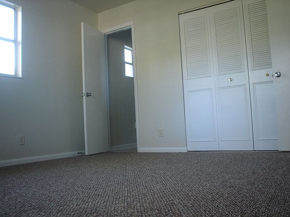 5th image of 606 Clayton Cir
