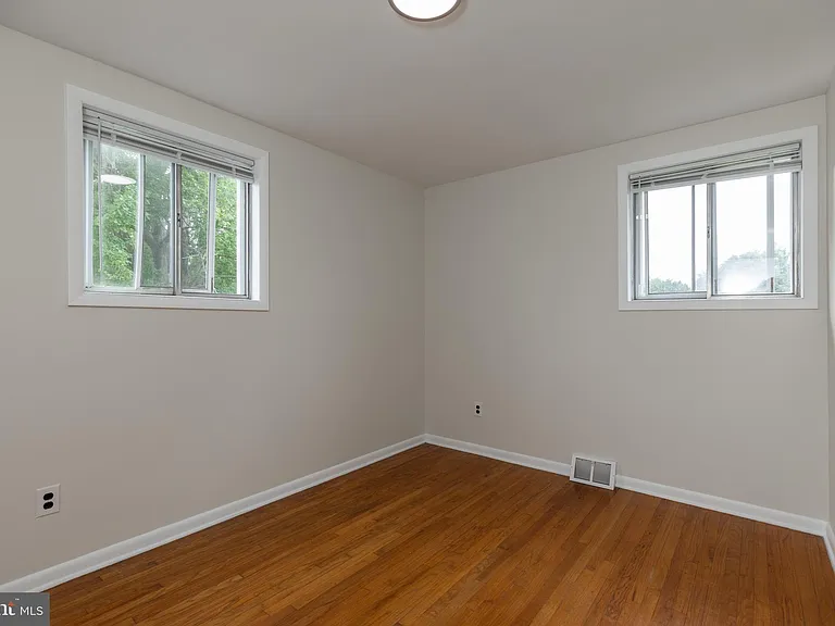 410 Woodlawn Ave — Photo 31