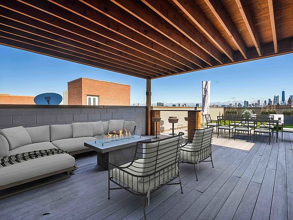 2nd image of 906 N Ashland Ave #B