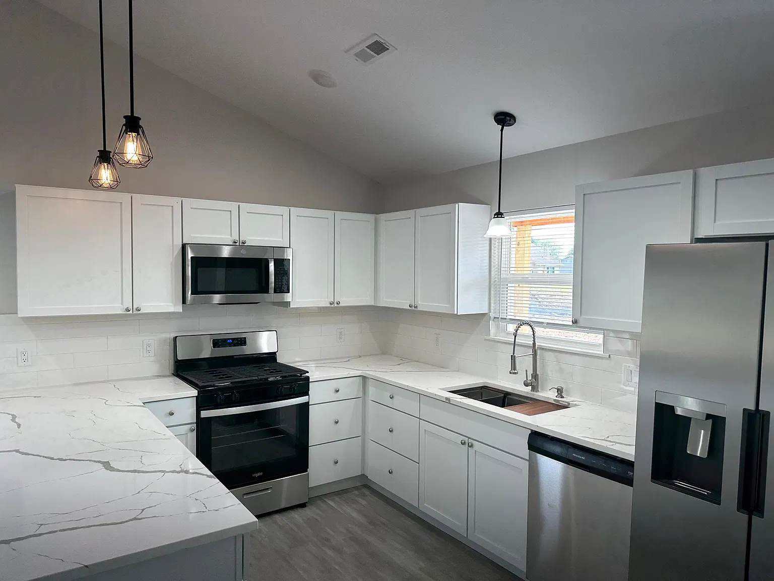 3 bed, 1170 sqft, $2,250 — Photo 4