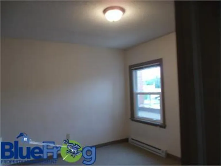 414 Dousman St #1 — Photo 4
