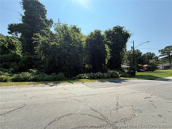 4th image of 2005 & 2009 Poplar Dr