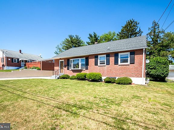 3rd image of 48 Glover Cir