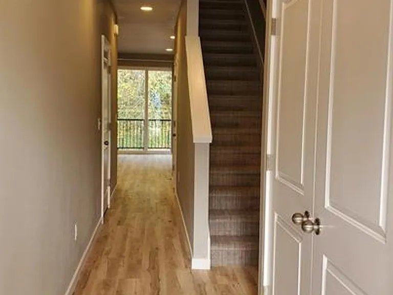 322 Bates St SW #B — Photo 4