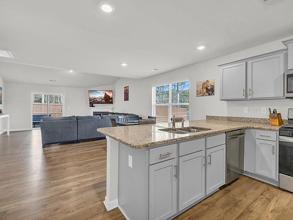 4th image of 116 Antler Creek Ln
