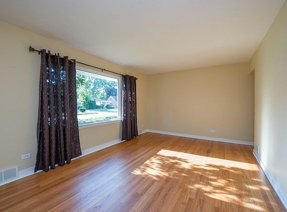 3rd image of 607 N Lewis Ave