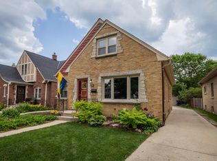 5018 N Hollywood Ave, Whitefish Bay, WI 53217