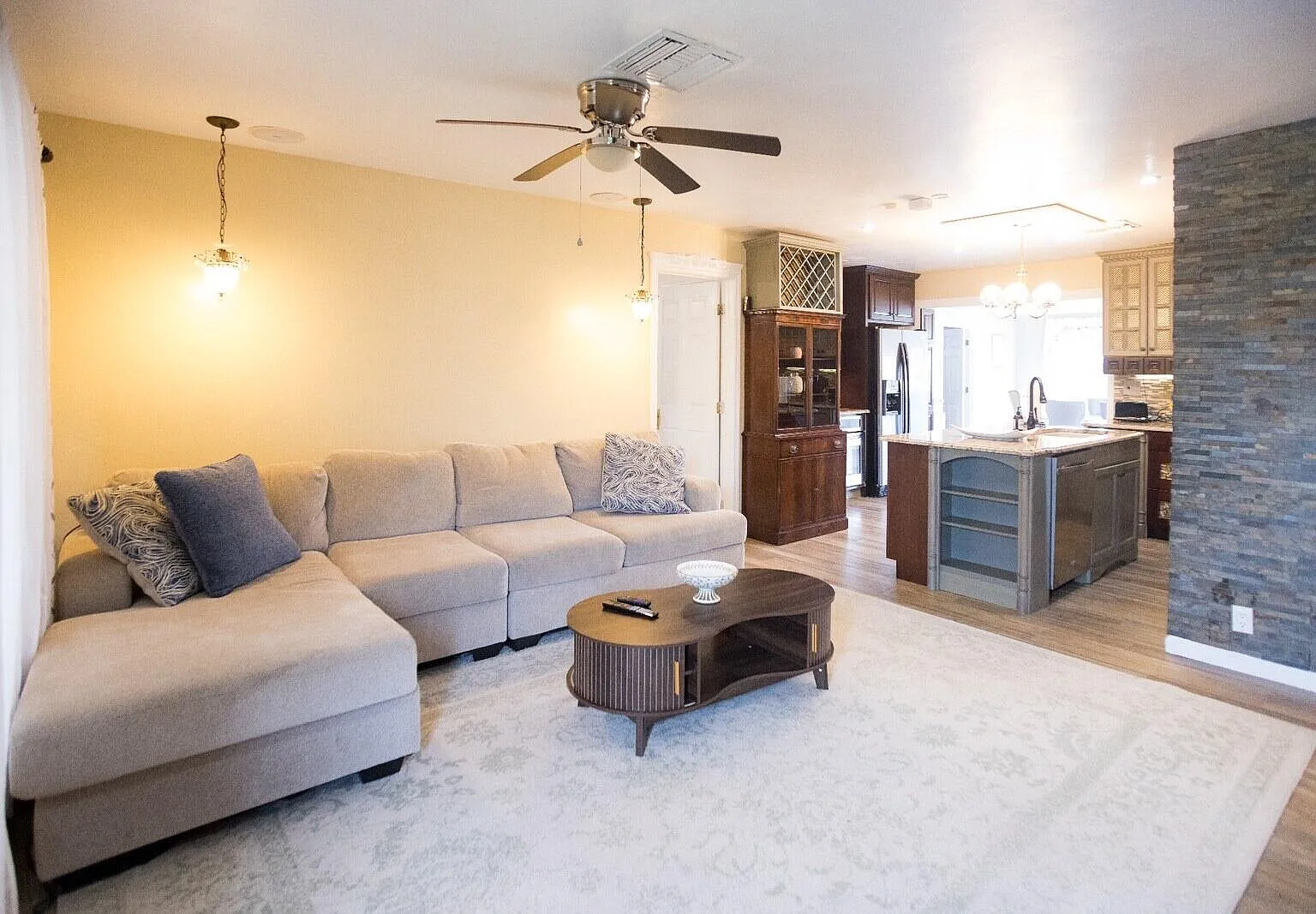 4 bed, 2.0 bath, 1625 sqft, $3,500 — Photo 3