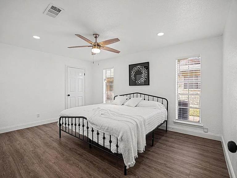 716 E Pecan St #722 — Photo 15