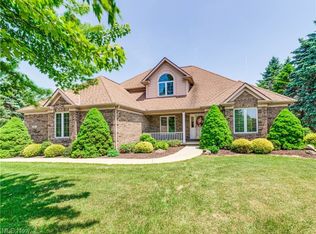 8687 Park Ridge Ln, Macedonia, OH 44056