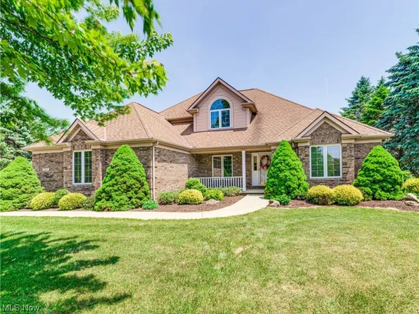 8687 Park Ridge Ln, Macedonia, OH 44056