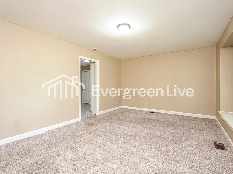 1016 Warren Ave — Photo 6