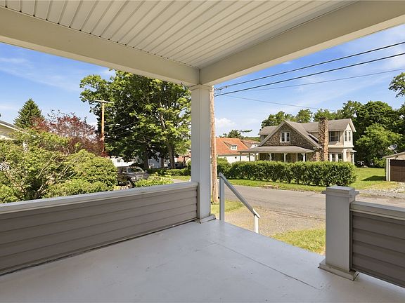 5th image of 218 Beechwood St
