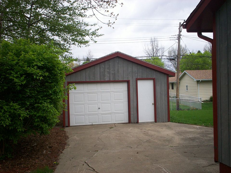 2nd image of 2219 Blackhawk Rd