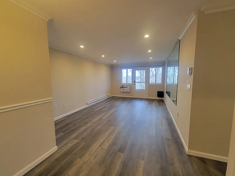Living Room pic#2