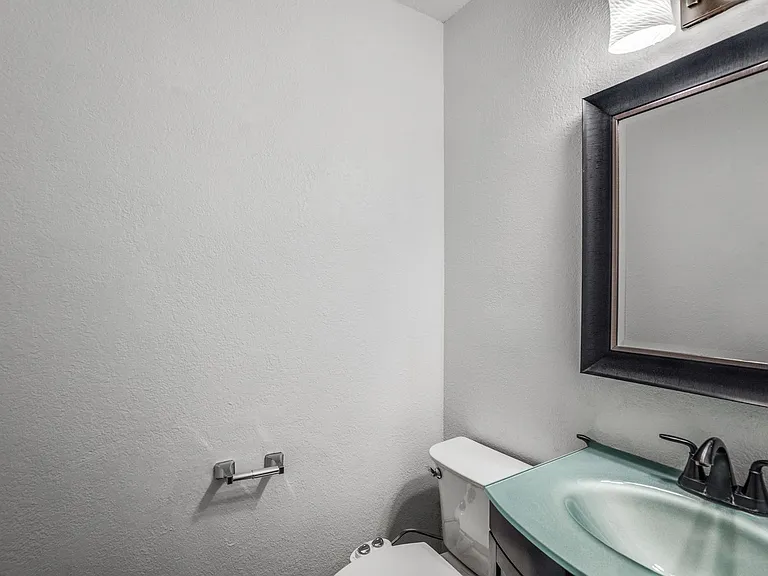 902 Firestone Ln — Photo 14