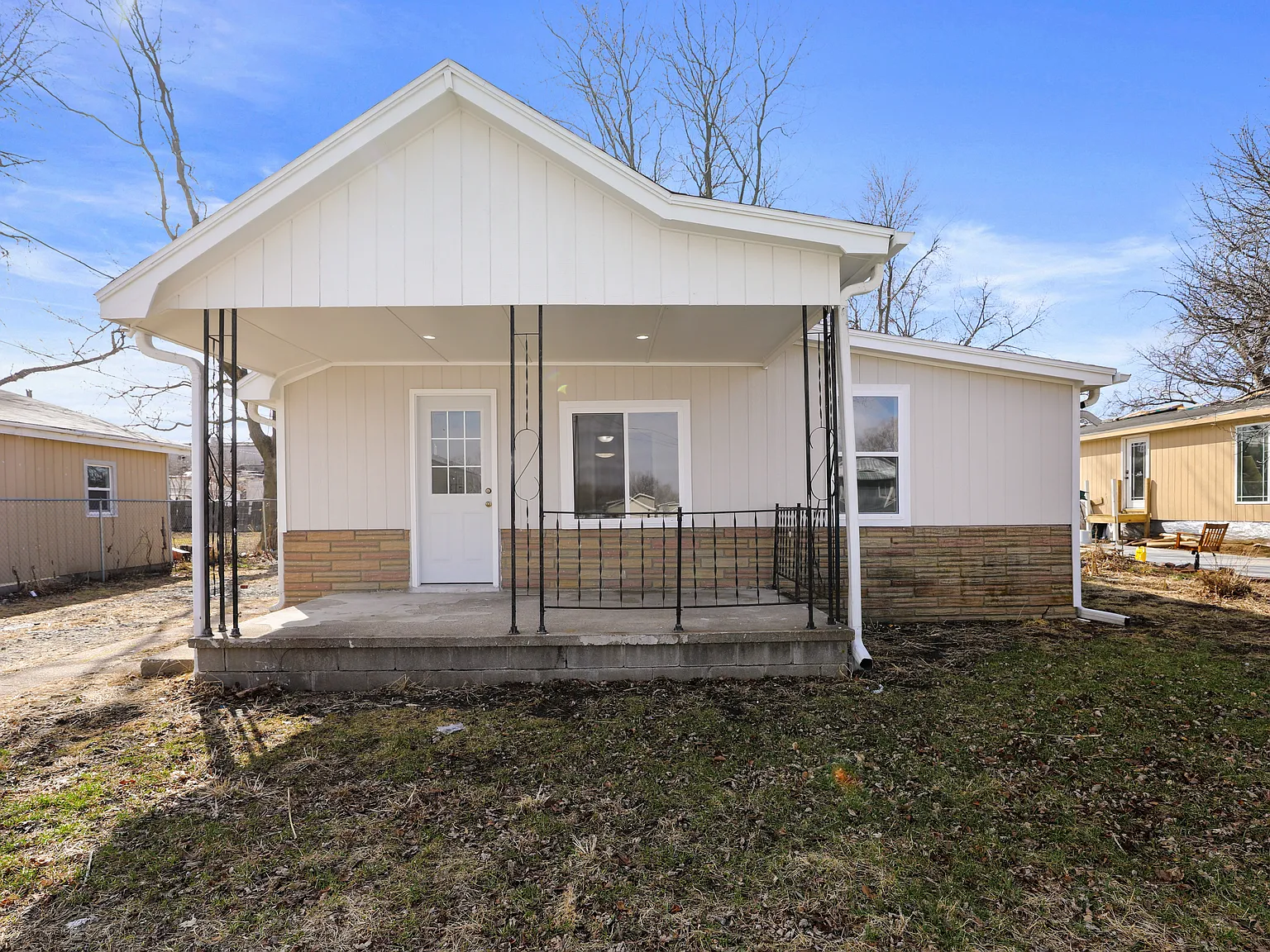 3 bed, 1036 sqft, $1,550 — Photo 1
