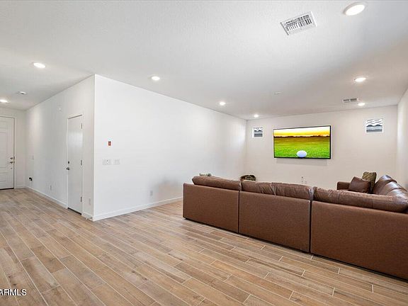3rd image of 17402 W LUPINE Avenue