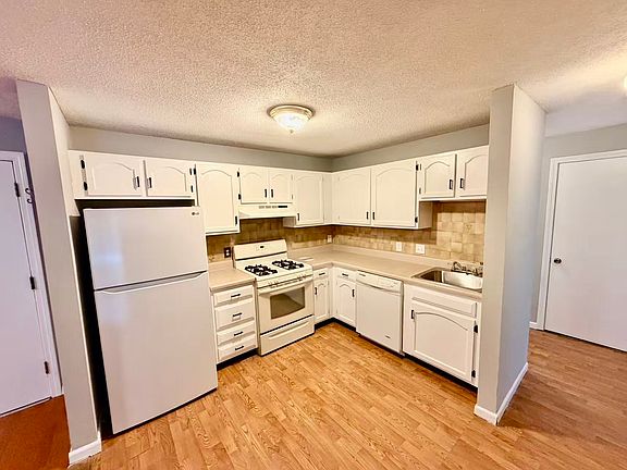 3rd image of 379 Huse Rd Unit 23
