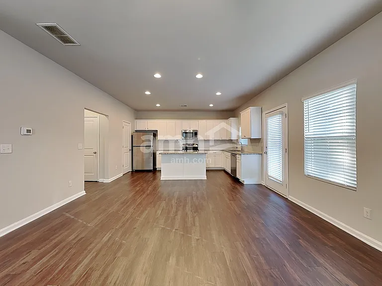 218 Omega Ct — Photo 6