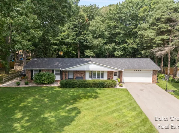 4193 Crestlane Dr, Hudsonville, MI 49426
