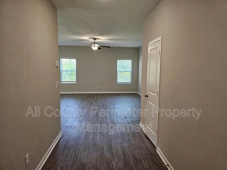 303 Augusta Woods Dr — Photo 7