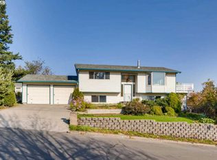 427 SE 12th St, Troutdale, OR