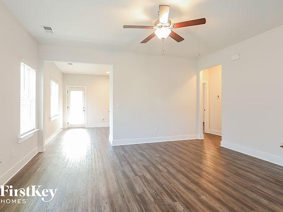 2nd image of 1414 Woodridge Pl