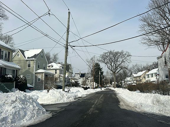 5th image of 49 Oakland St